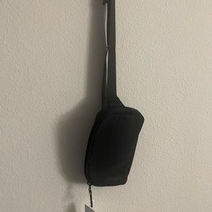 NWT Lululemon mini belt bag in Black